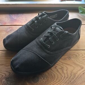 TOMS men shoe